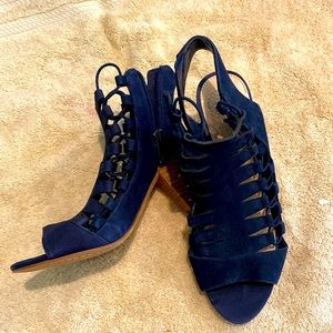 Vince Camuto wedged heels 6.5